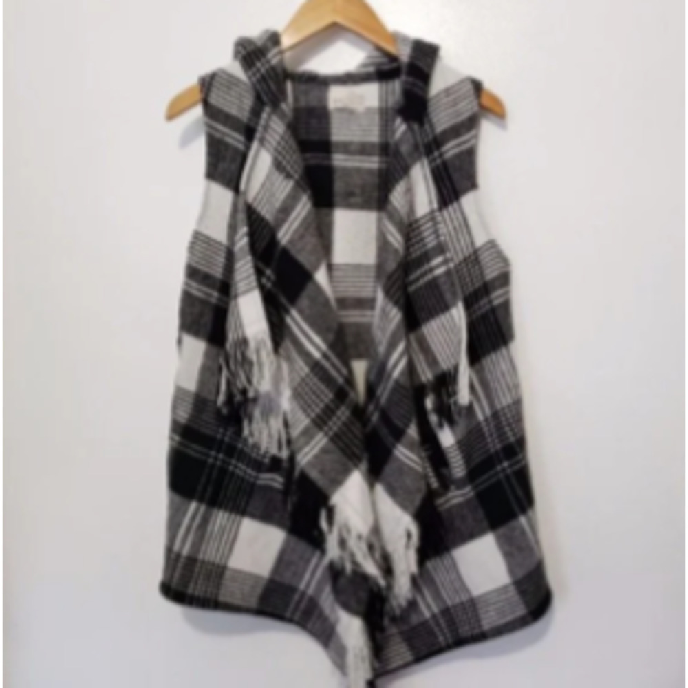 JOLT black & white knitted shawl cardigan M